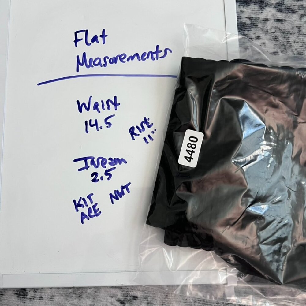 Kit and Ace Next to You Silk Short Tailored Fit M Black - Picture 4 of 4